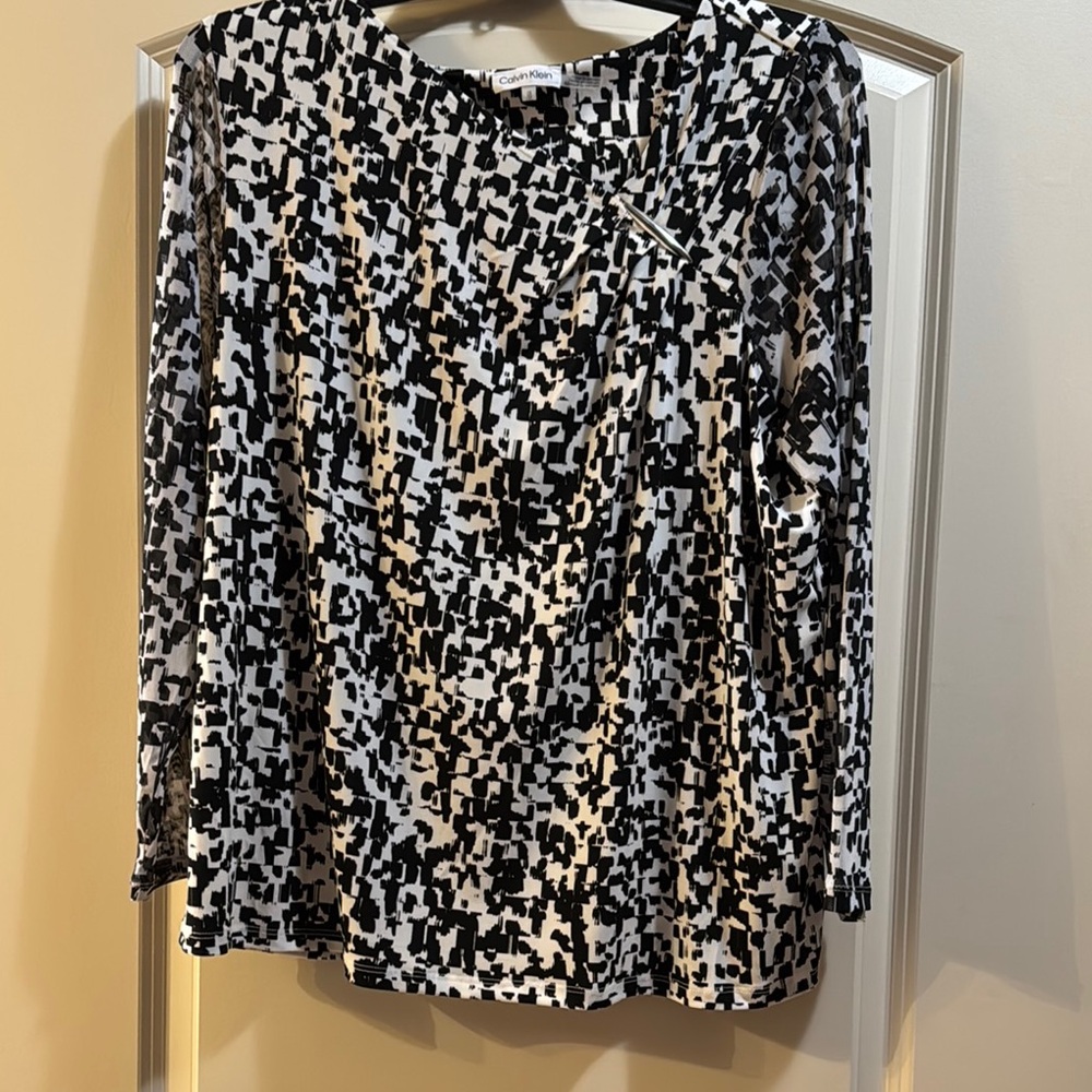 Calvin Klein Black and White 3/4 Sleeve Blouse